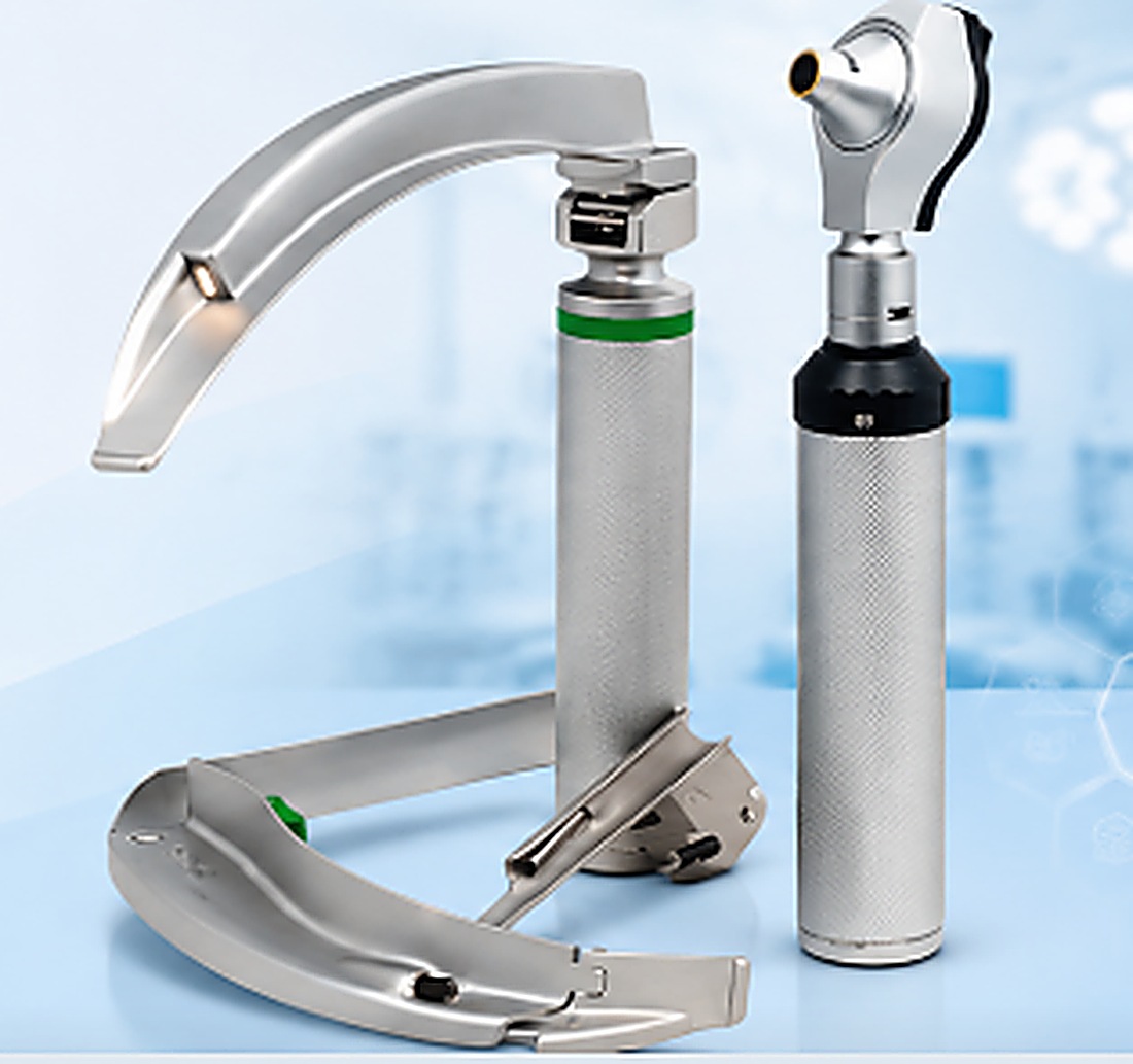 Ligamed fibre optic laryngoscope blades with Green System handle and otoscope
